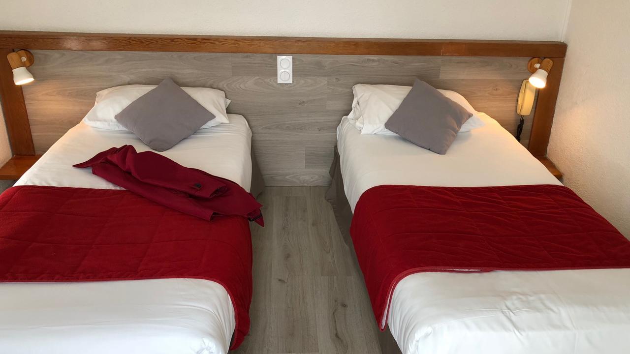 Logis Hotels - Hotel Et Restaurant Les Cordeliers Casteljaloux Bagian luar foto